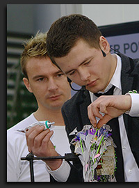 Zygmunt Sieradzan i Piotr Sekunda podczas pokazu florystycznego Wiosenna panna moda - Gardenia 2011